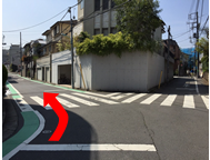8.二股を左へ向かいます。